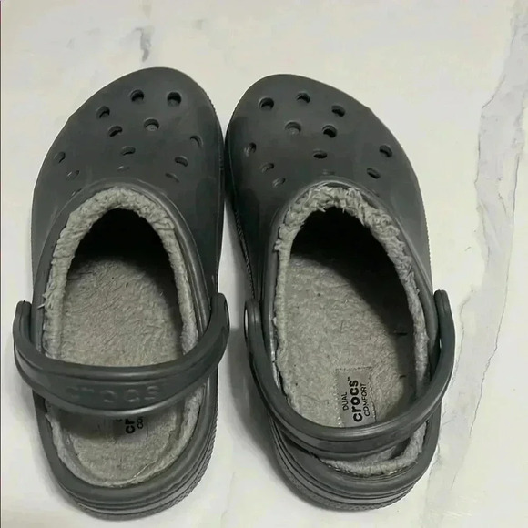 Crocs Gray Fuzzy Lined Clogs - Picture 3 of 4